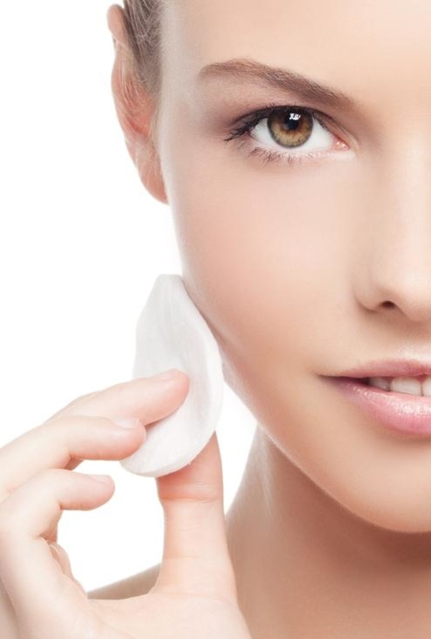  تنظيف الوجه من أهم خطوات العناية بالبشرة