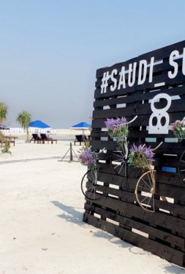 أجواء الصيف مع 180 BeachClub