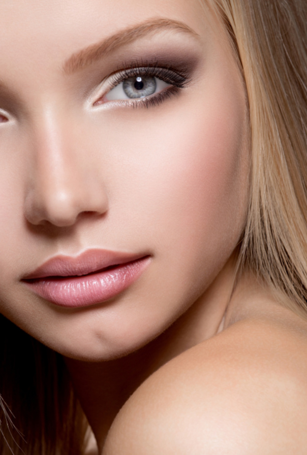 5 خلطات طبيعية من البابونج للعناية بالشعر المصبوغ في المنزل