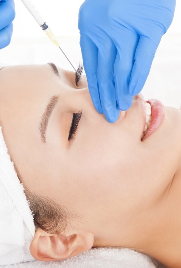 تصغير عظمة الأنف بحقن الفيلر