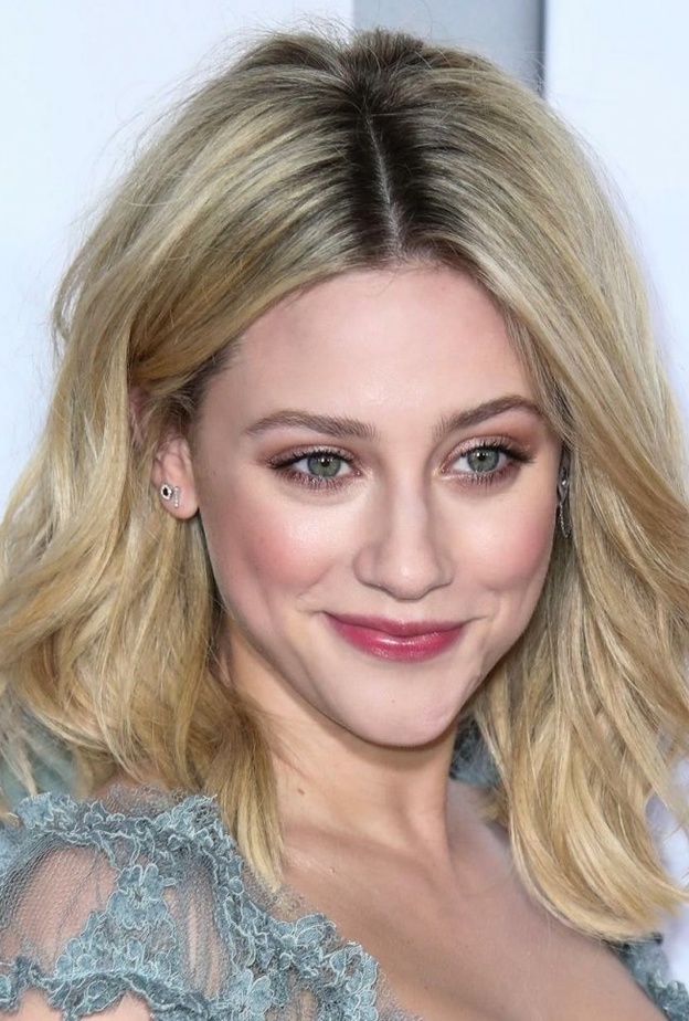 اطلالات جمالية انثوية من اطلالات ليلي راينهارت الجمالية