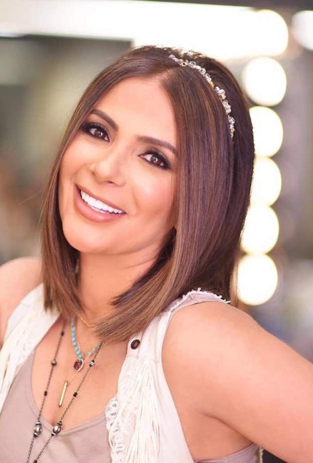 تمتعي بمكياج هادئ وخفيف بأسلوب منى زكي