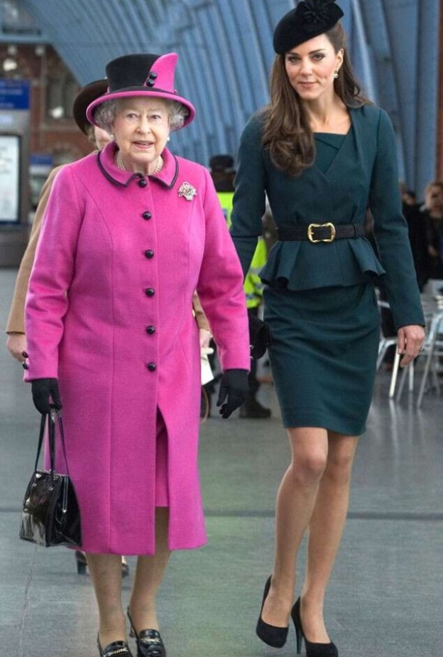 الملكة إليزابيث الثانية توجه رسالة لدعم معرض كيت ميدلتون للتصوير