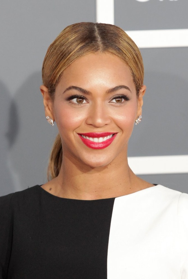  كيفية العناية بالبشرة بعد الثلاثين على طريقة بيونسيه