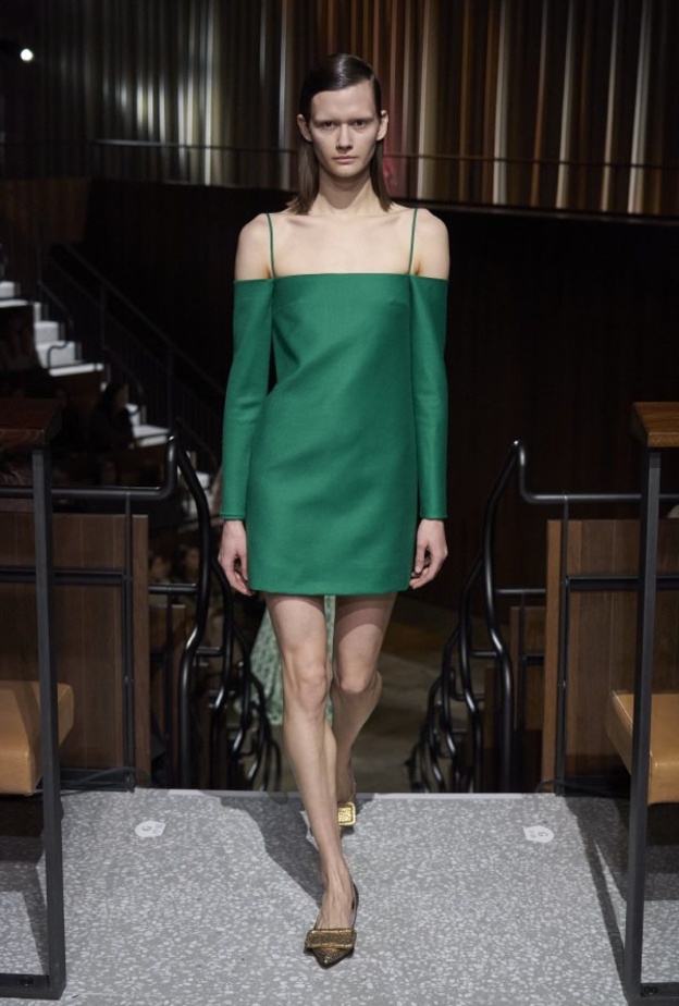 موديلات فساتين خضراء عصرية لسهرات خريف 2020 من Emilia Wickstead