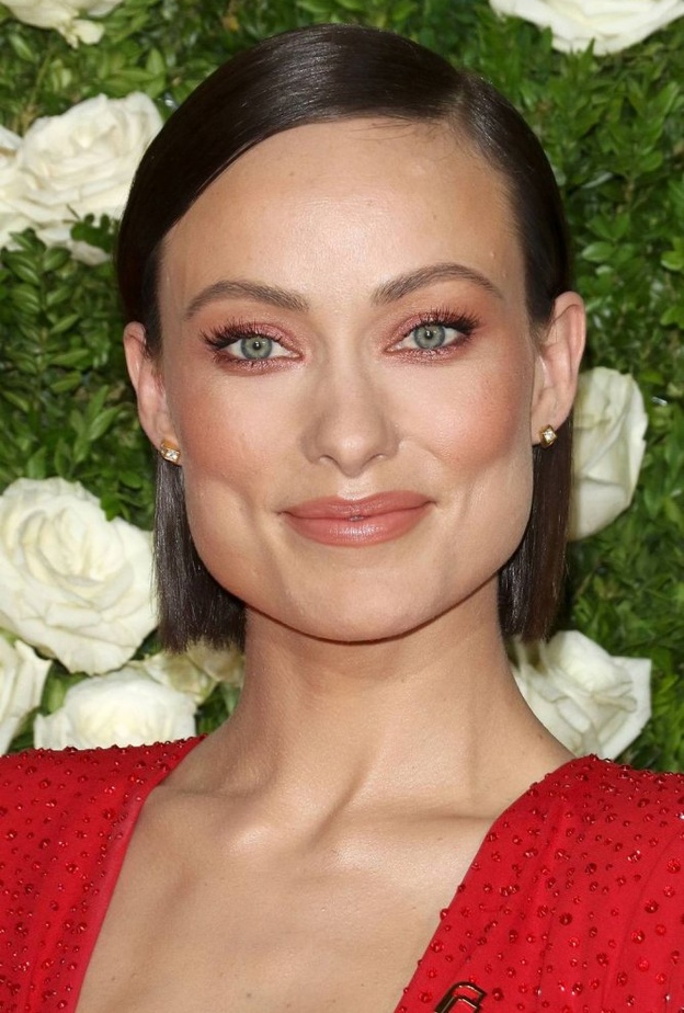 مكياج وردي ناعم يناسب العيون الملونة من وحي Olivia Wilde