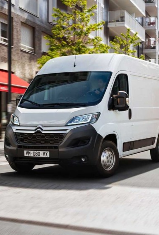 إطلاق سيارات Ami الكهربائية الصغيرة