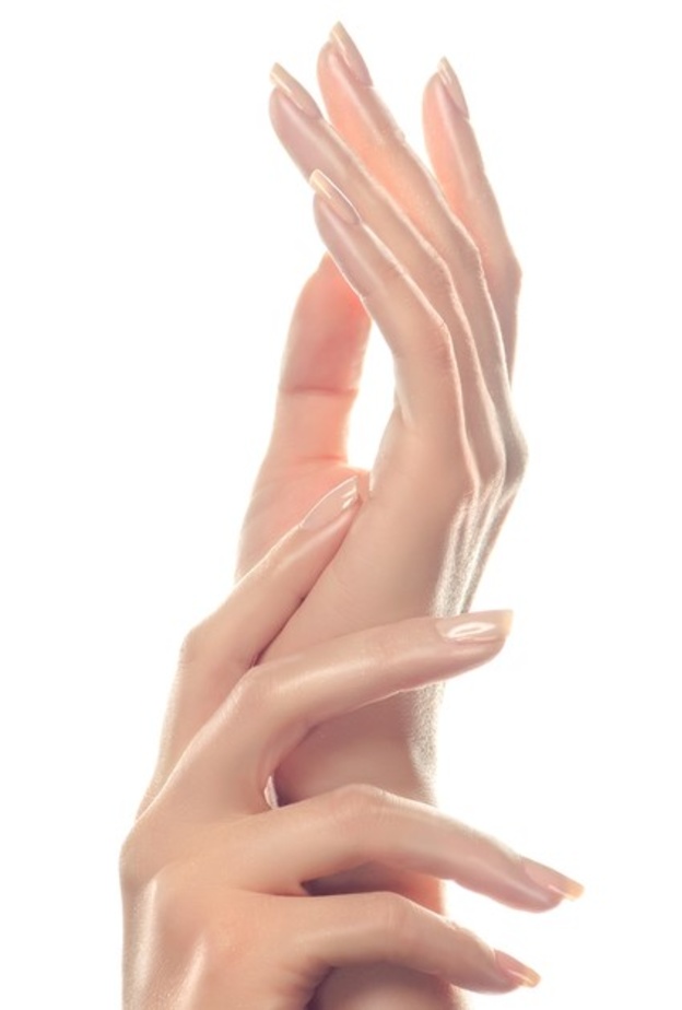 3 خلطات طبيعية لتغذية الاظافر