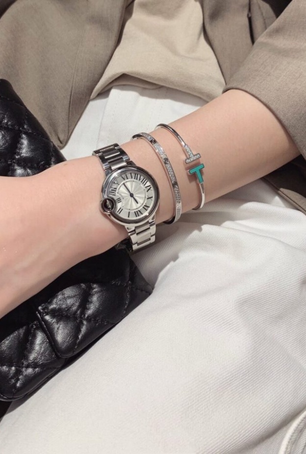 تنسيق الساعة مع  اساور ذهب ابيض