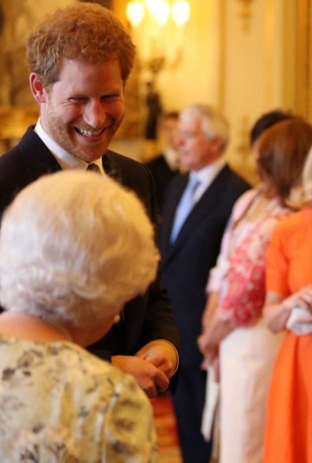 ملكة بريطانيا تهنئ الأمير هاري بعيد ميلاده