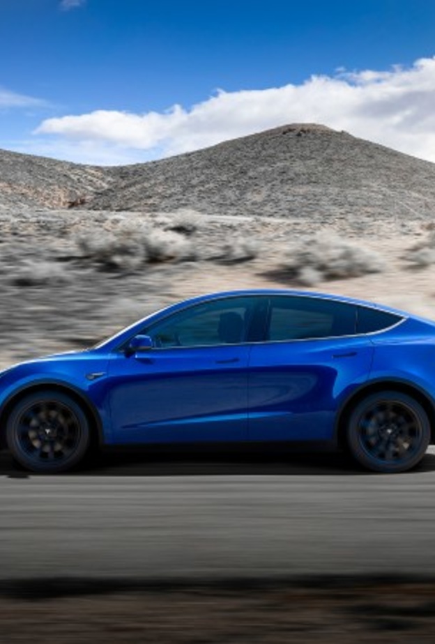 سيارة كهربائية كروس أوفر مميزة من تسلا