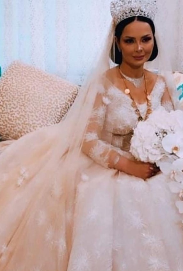 ديانا كرزون بفستان الزفاف