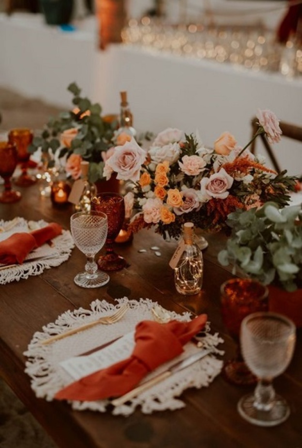 سنتربيس حفلات الزفاف الخريفية بالورود و اليقطين