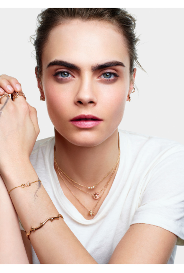 محاور المشاهير عدنان الكاتب يحاور عارضة الأزياء Cara Delevingne وجه علامة Dior