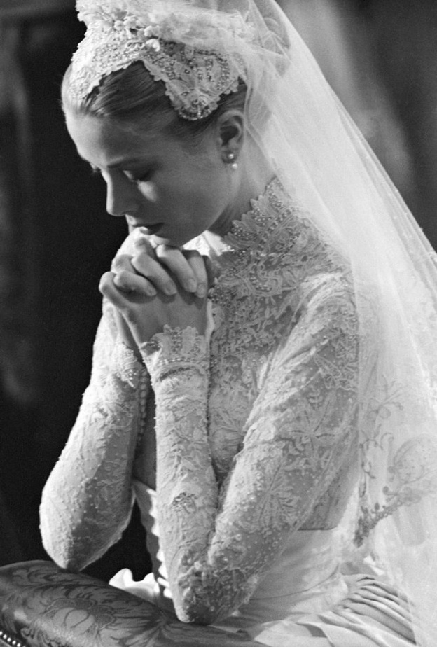 تفاصيل قد لا تعرفها عن فستان زفاف "نجمة" موناكو غريس كيلي