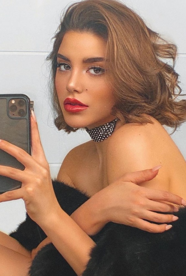  اعتمدي المكياج الترابي مع أحمر الشفاه باللون الأحمر لإطلالة جذابة