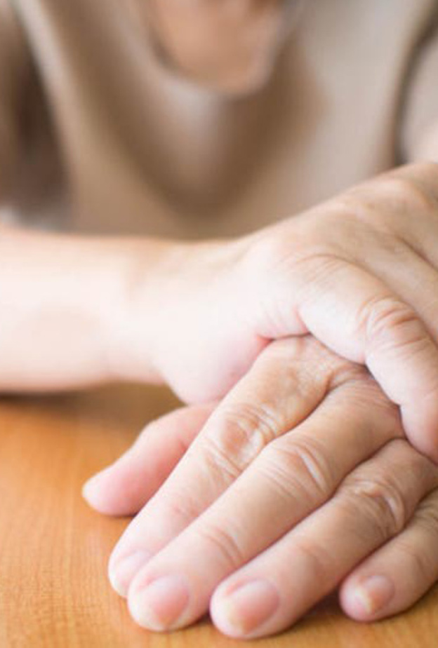 اعراض واسباب مرض باركنسون وطرق علاجه