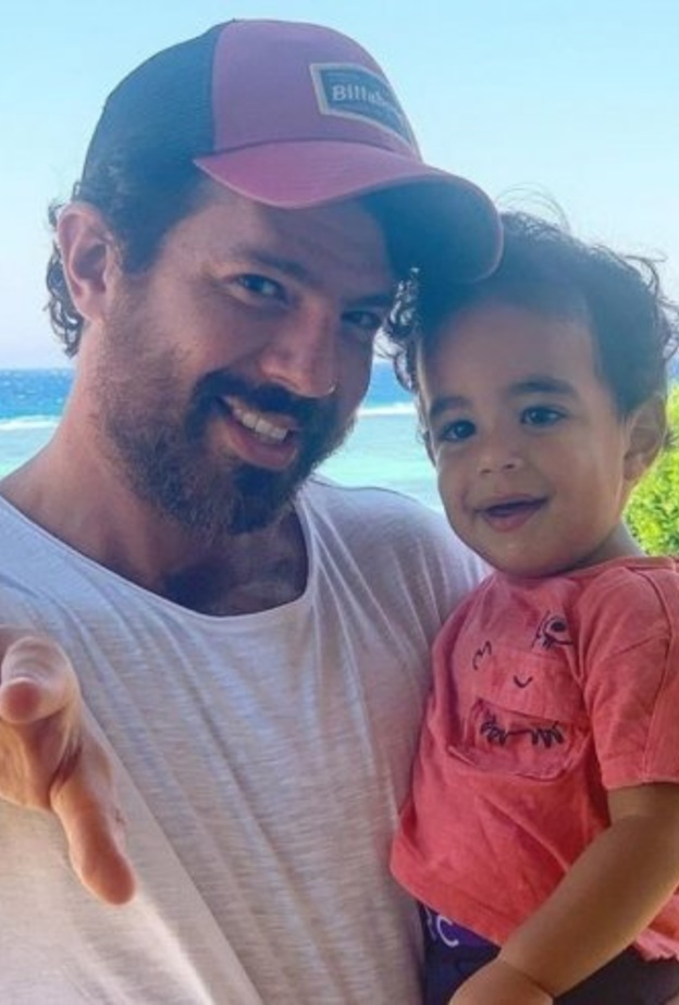 عمر الشناوي وابنه