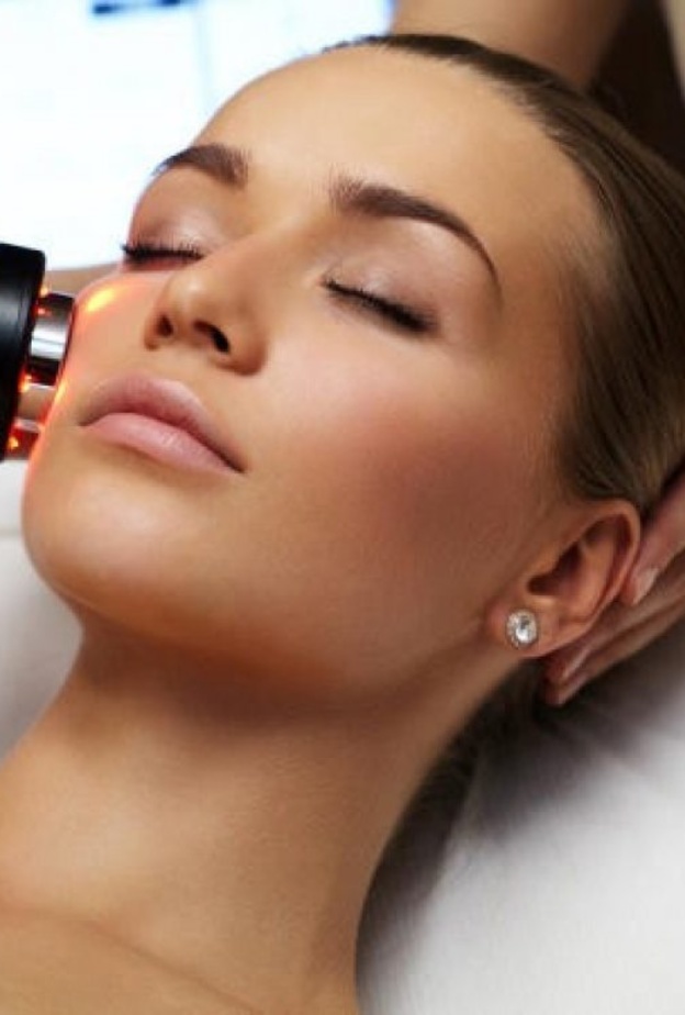 تقشير الوجه بالليزر يحسن مظهر بشرتك بشكل سريع وفعال