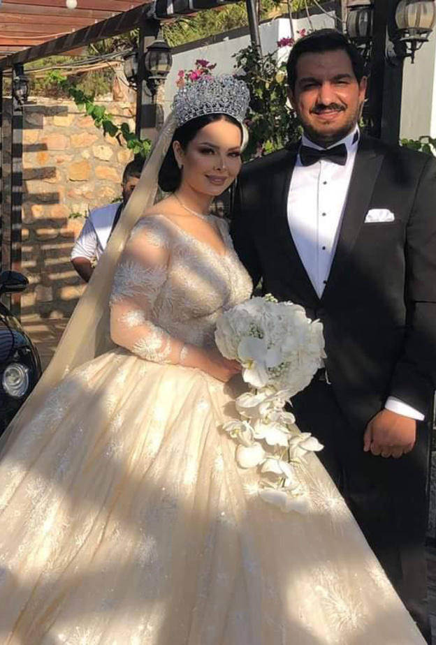  ديانا كرزون مع عريسها