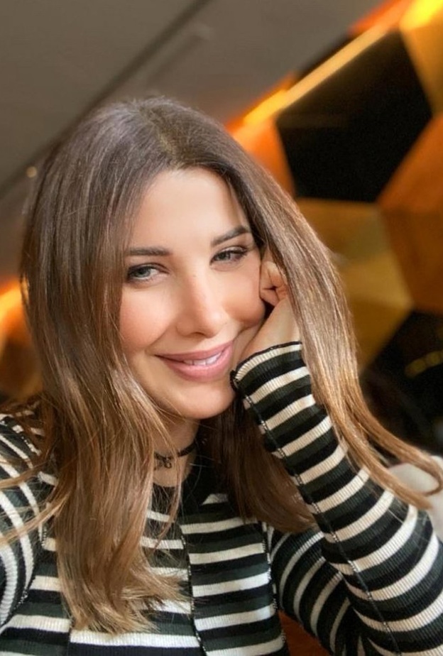 طريقة عمل مكياج طبيعي لخروجات النهار على طريقة نانسي عجرم