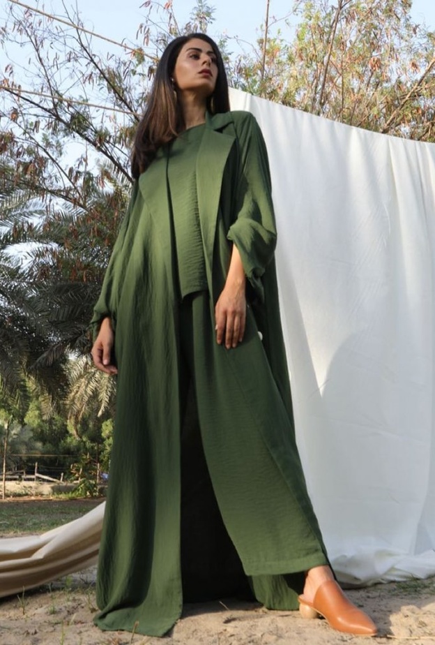 موديلات عبايات باللون الاخضر