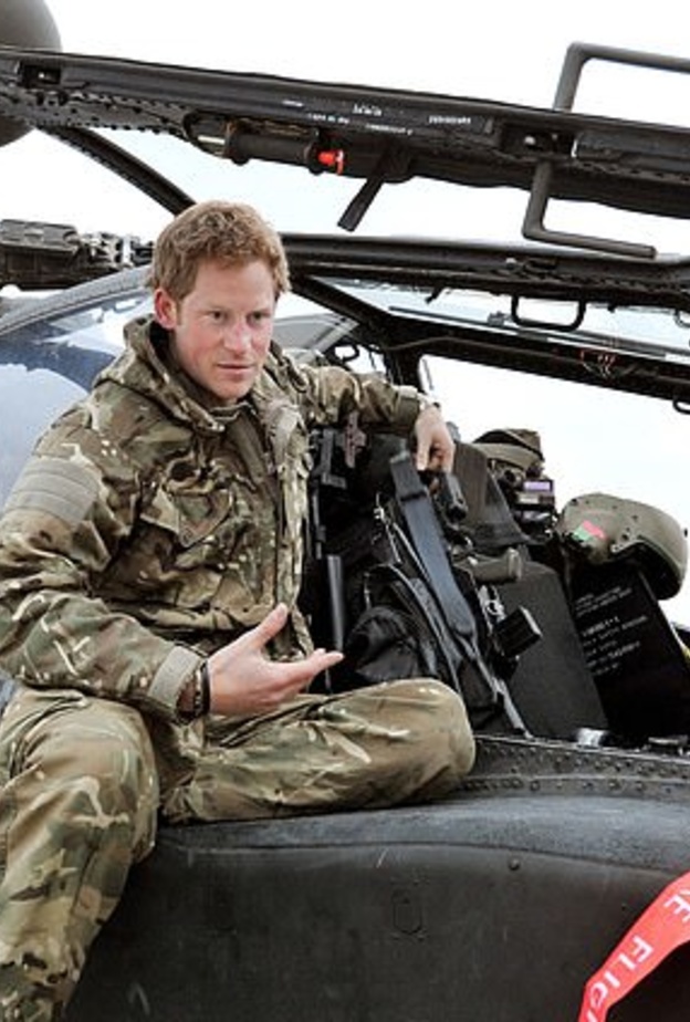  الأمير هاري ينضم إلى نادي طياري الهليكوبتر في كاليفورنيا