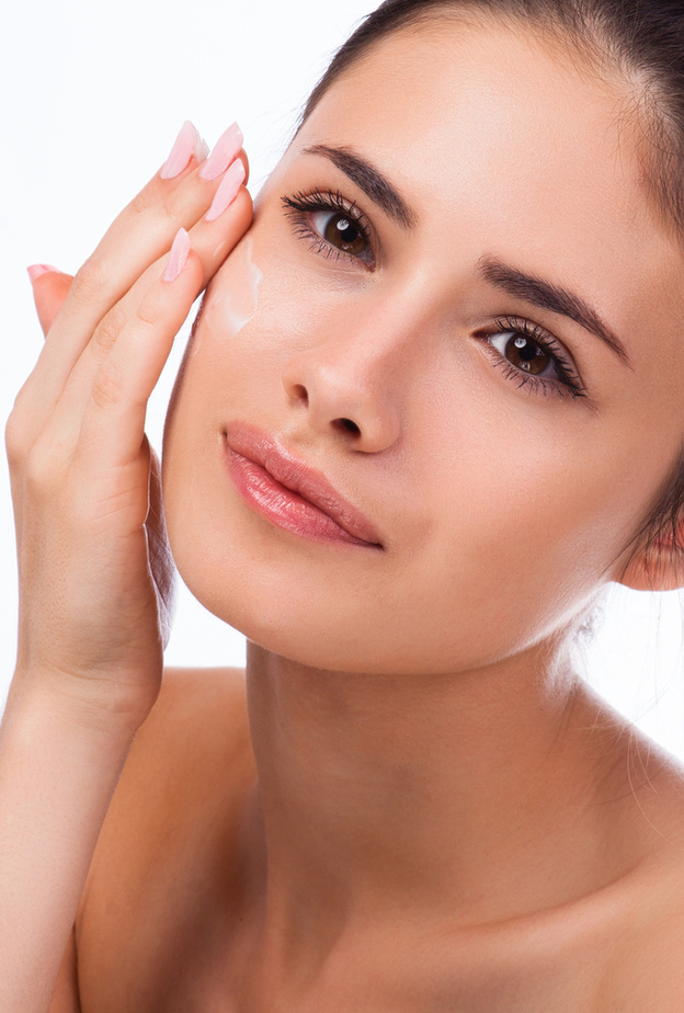 تخلصي من تجاعيد العين بوصفات طبيعية