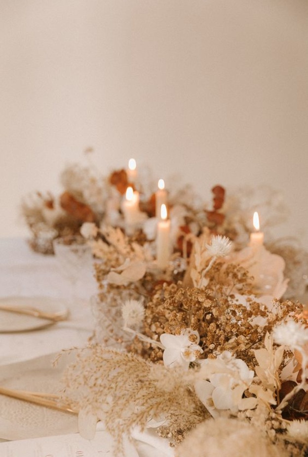 ثيم الزفاف بزينة الشموع و الورود لعروس خريف 2020