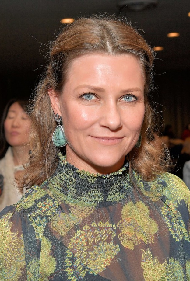  الأميرة مارثا لويز ترتدي أقراط الأحجار الكريمة