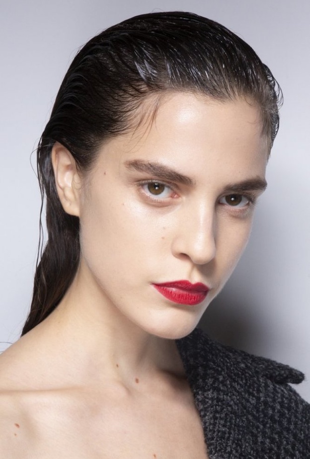 الوان احمر شفاه بتدرجات الاحمر القوي من دار Proenza Schouler