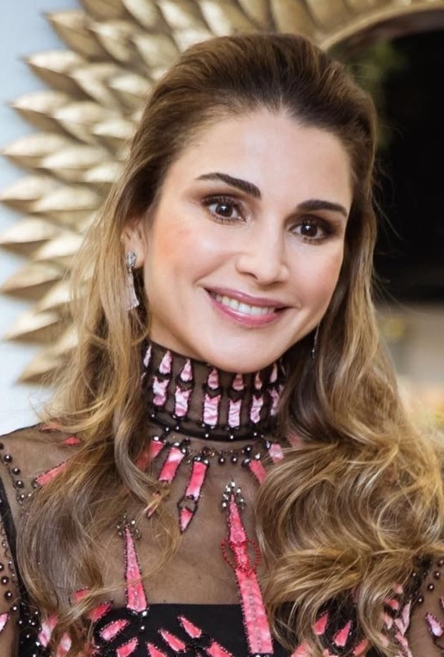 الملكة رانيا واهم اسرارها الجمالية في المكياج والشعر