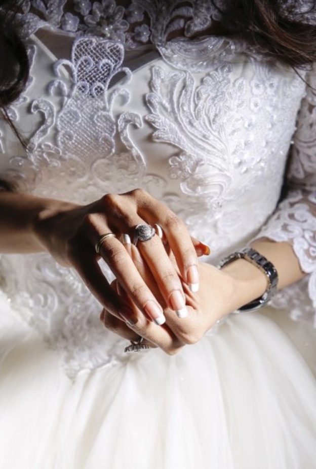 تصوير عروس بكاميرا المصورة نعمه العماري