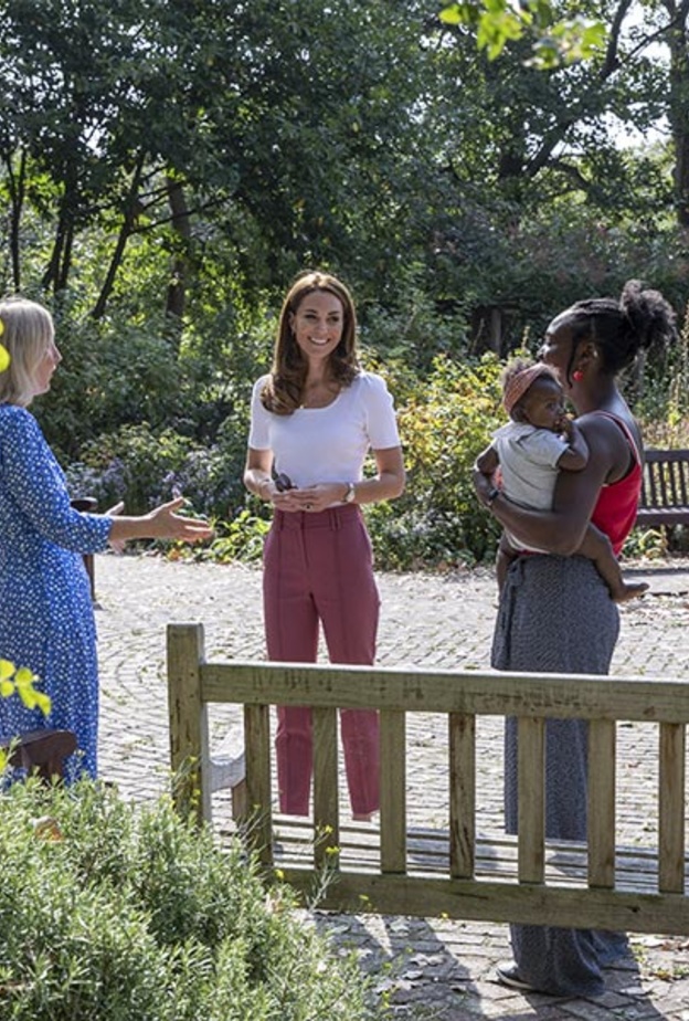 كيت ميدلتون تقابل آباء وأمهات في حديقة في لندن