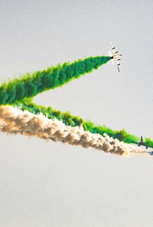 بالصور.. فرسان الإمارات يحتفلون باليوم الوطني السعودي في عرض جوي استثنائي