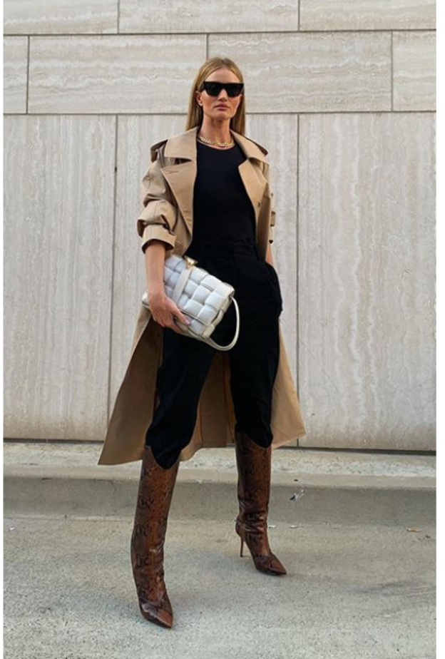  اطلالة مميزة في الترانشكوت البيج اعتمدتها اعتمدته روزي هنتيغتون وايتلي