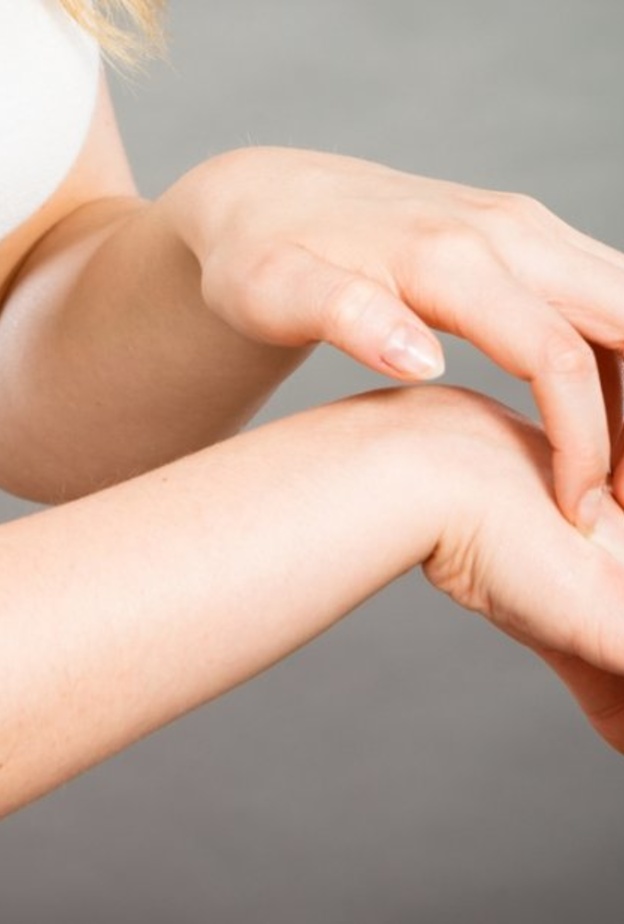  اعراض الأكزيما في اليد وطرق علاجها والوقاية منها