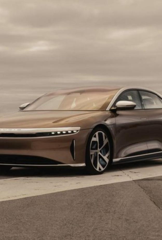 مؤسس شركة تسلا يعد بطرح سيارات ذاتية القيادة بأسعار معقولة