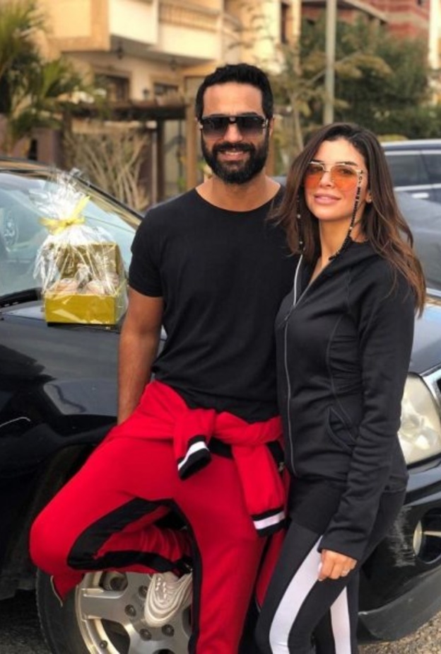 كريم فهمي وزوجته 