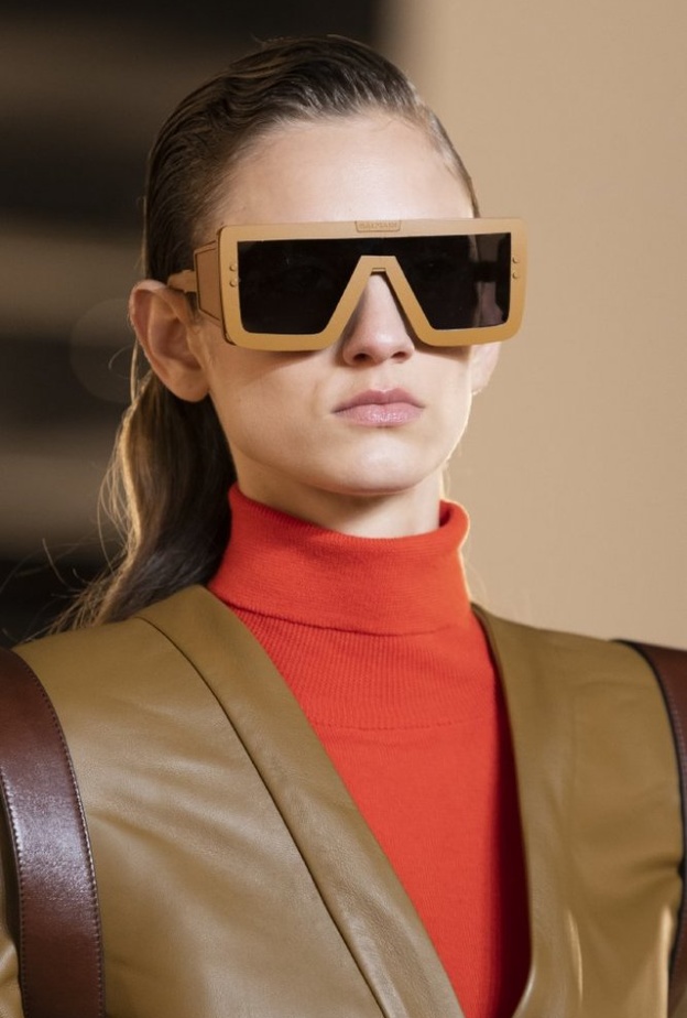  موديلات نظارات شمسية ملونة ومربعة من Balmain