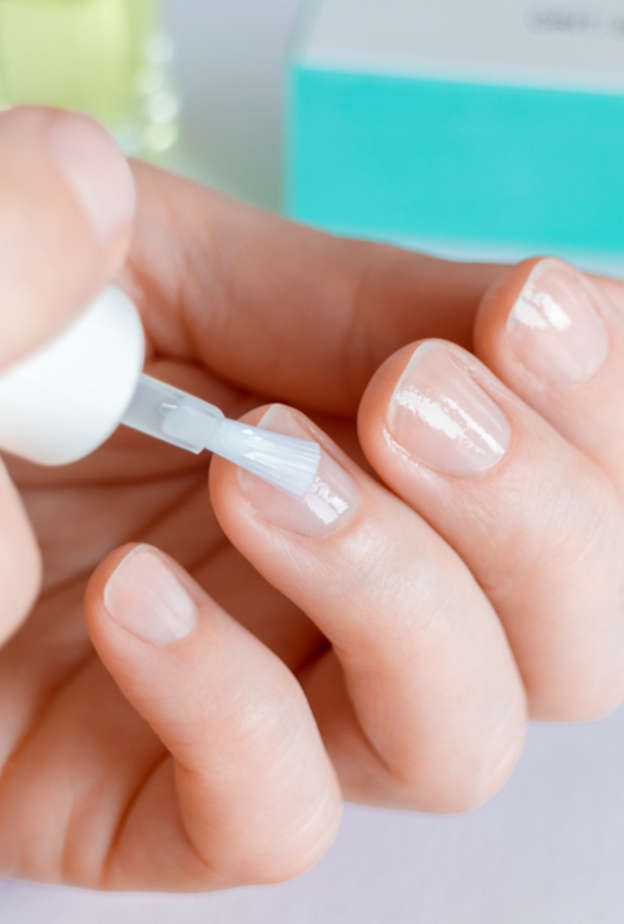  زيت ابرة الراعي لتقوية الاظافر الضعيفة