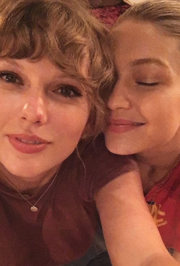 جيجي حديد وتايلور سويفت