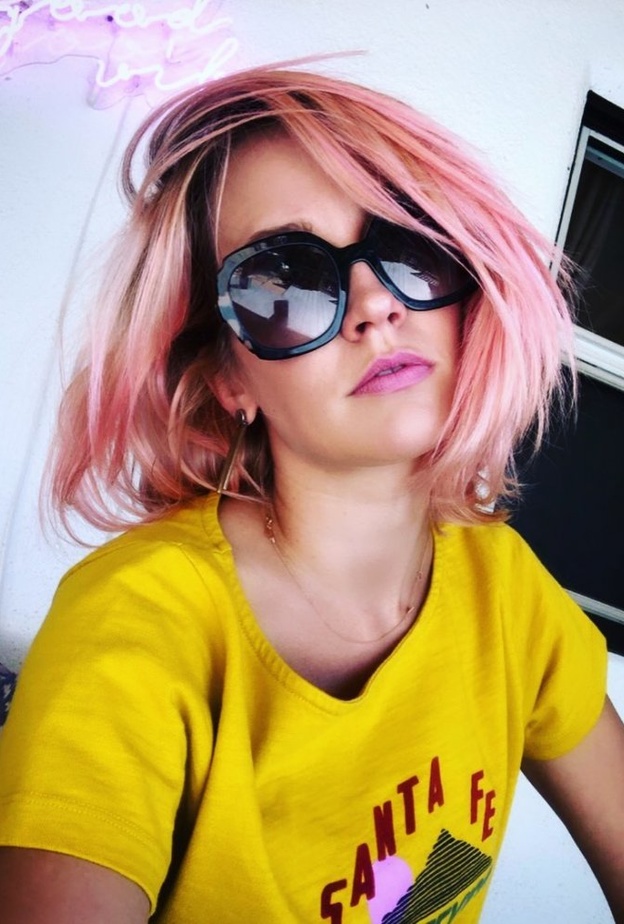 في عيد ميلادها.. أبرز إطلالات آنا كامب الجمالية