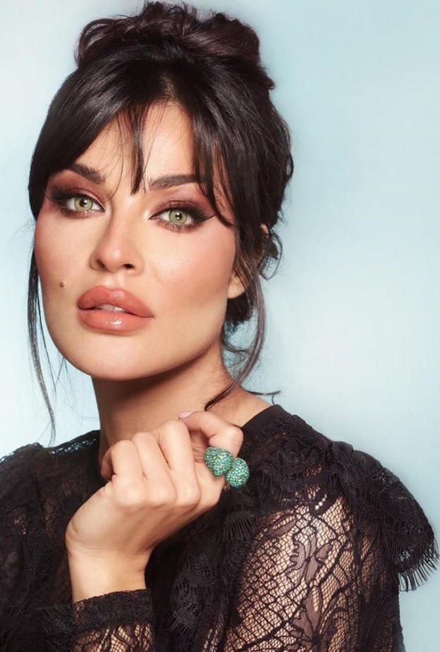 نادين نسيب تنشر صورها بعد تخليها عن الفلتر