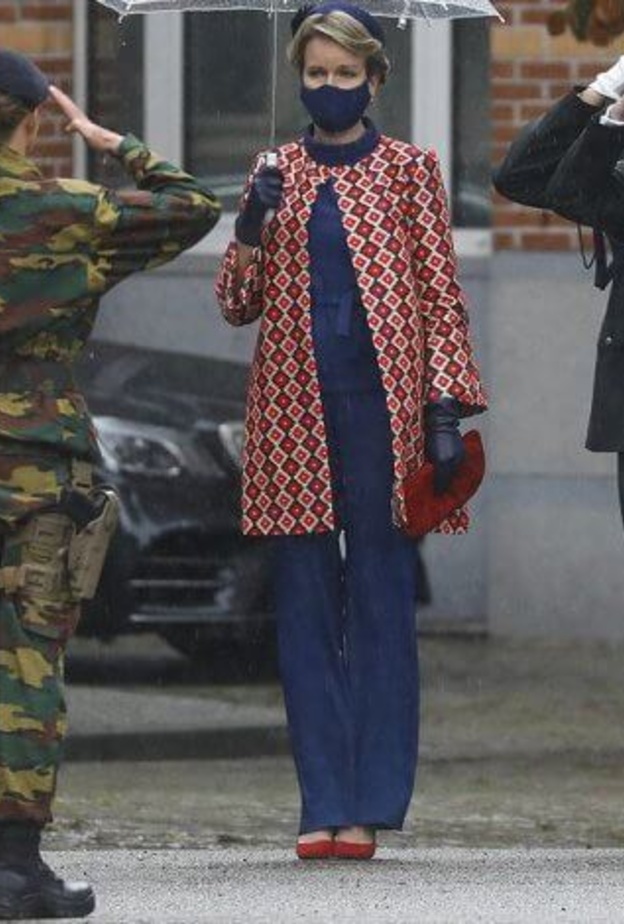  ملك وملكة بلجيكا يحضران عرض عسكري تشارك فيه ابنتهما الكبرى