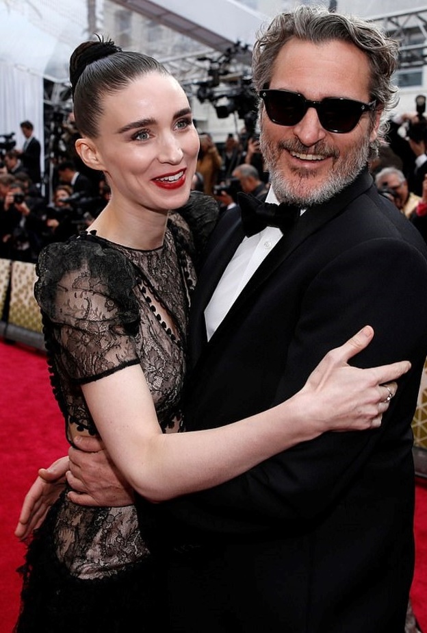 واكين فينيكس و روني مارا