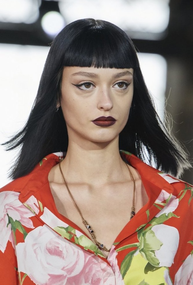 الوان احمر شفاه حمراء ومخملية بأسلوب الاومبريه من دار Valentino