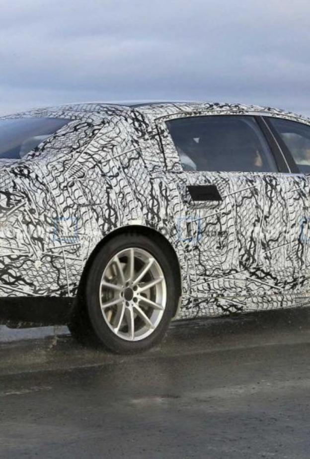 تصميم تخيلي لمرسيدس مايباخ اس كلاس 2021