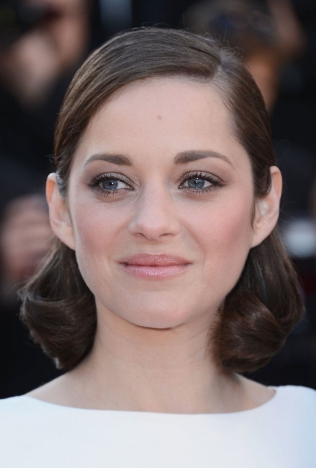 من أجمل إطلالات ماريون كوتيار الجمالية