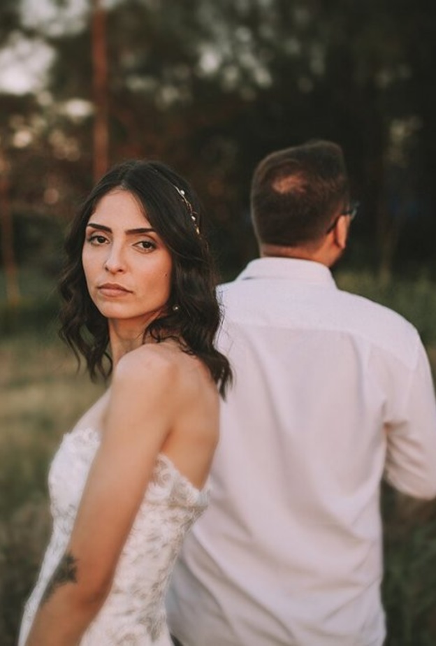 يحترم الزوج زوجته ويحب عائلتها